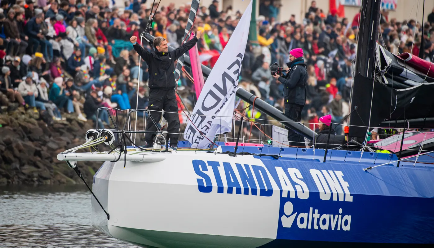 LES SABLES D'OLONNE, FRANCE - 10 NOVEMBRE 2024 : Le skipper Eric Bellion (FRA) est photographié dans le chenal avant le départ du Vendée Globe, le 10 novembre 2024 aux Sables d'Olonne, France - (Photo by Bernard Le Bars / Alea)