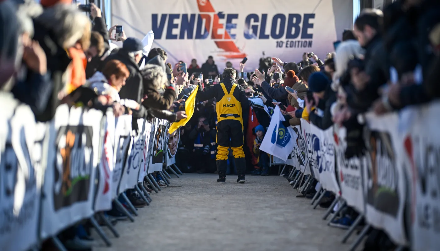 LES SABLES D'OLONNE, FRANCE - 14 JANVIER 2025 : Charlie Dalin (FRA), skipper de MACIF Santé Prévoyance, est photographié après avoir remporté le Vendée Globe, le 14 janvier 2025 aux Sables d'Olonne, France - (Photo by Jean-Louis Carli / Alea)