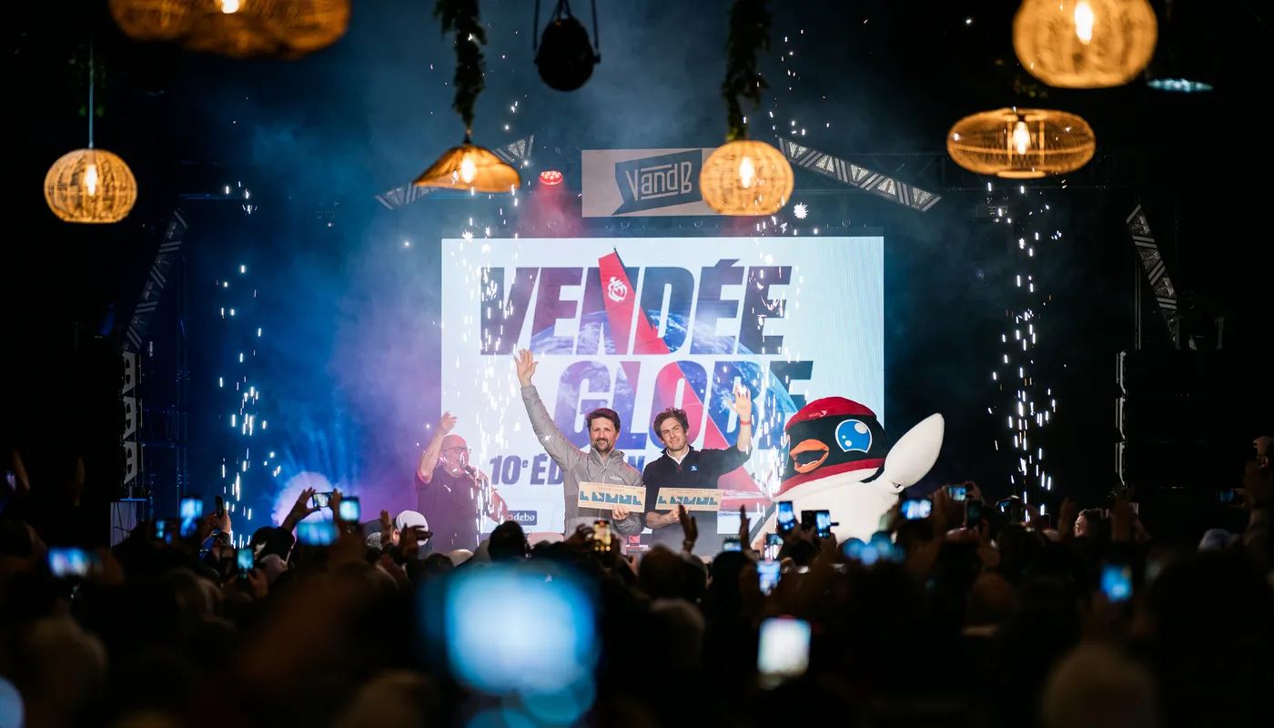 LES SABLES D'OLONNE, FRANCE - 15 JANVIER 2025 : Charlie Dalin (FRA), skipper de MACIF Santé Prévoyance, et Yoann Richomme (FRA), skipper de PAPREC ARKÉA, sont photographiés au Skipper Finisher Club du Vendée Globe, le 15 janvier 2025 aux Sables d'Olonne, France - (Photo by Jean-Louis Carli / Alea)